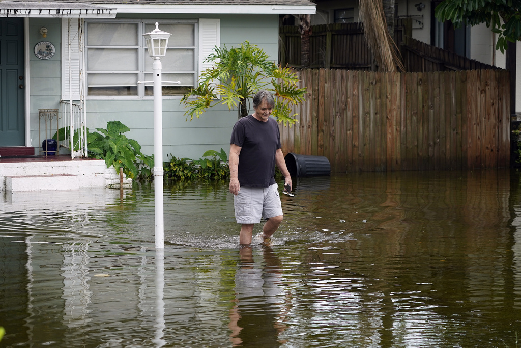 PHOTOS: Hurricane Idalia hits Florida with 125 mph winds, flooding ...