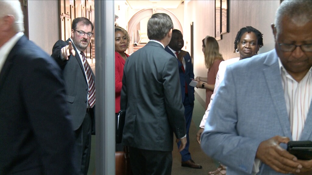 Wal Budgetbattlecontinues Pkg