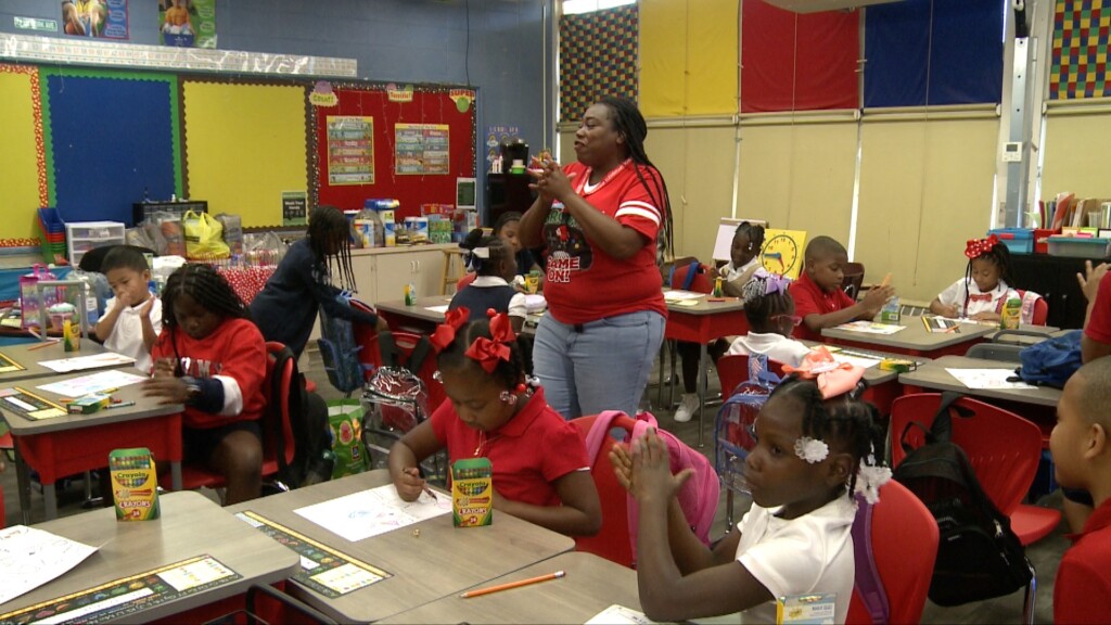 Wal 1stdayofschool Fox Pkg