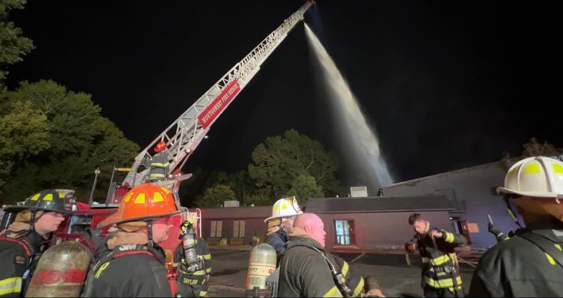 Montgomery firefighters battle 2-alarm fire in Cloverdale - WAKA 8