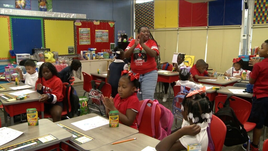 Wal Schoolchoice0215 Fox Pkg