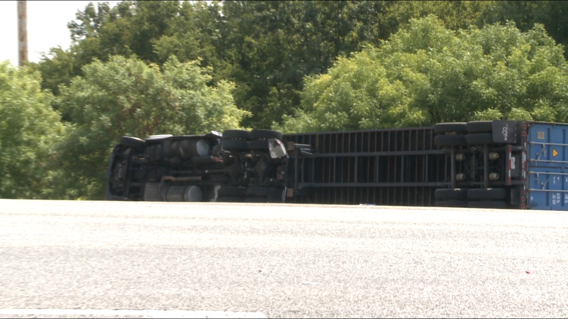 One person injured in overturned tractor trailer accident - WAKA 8