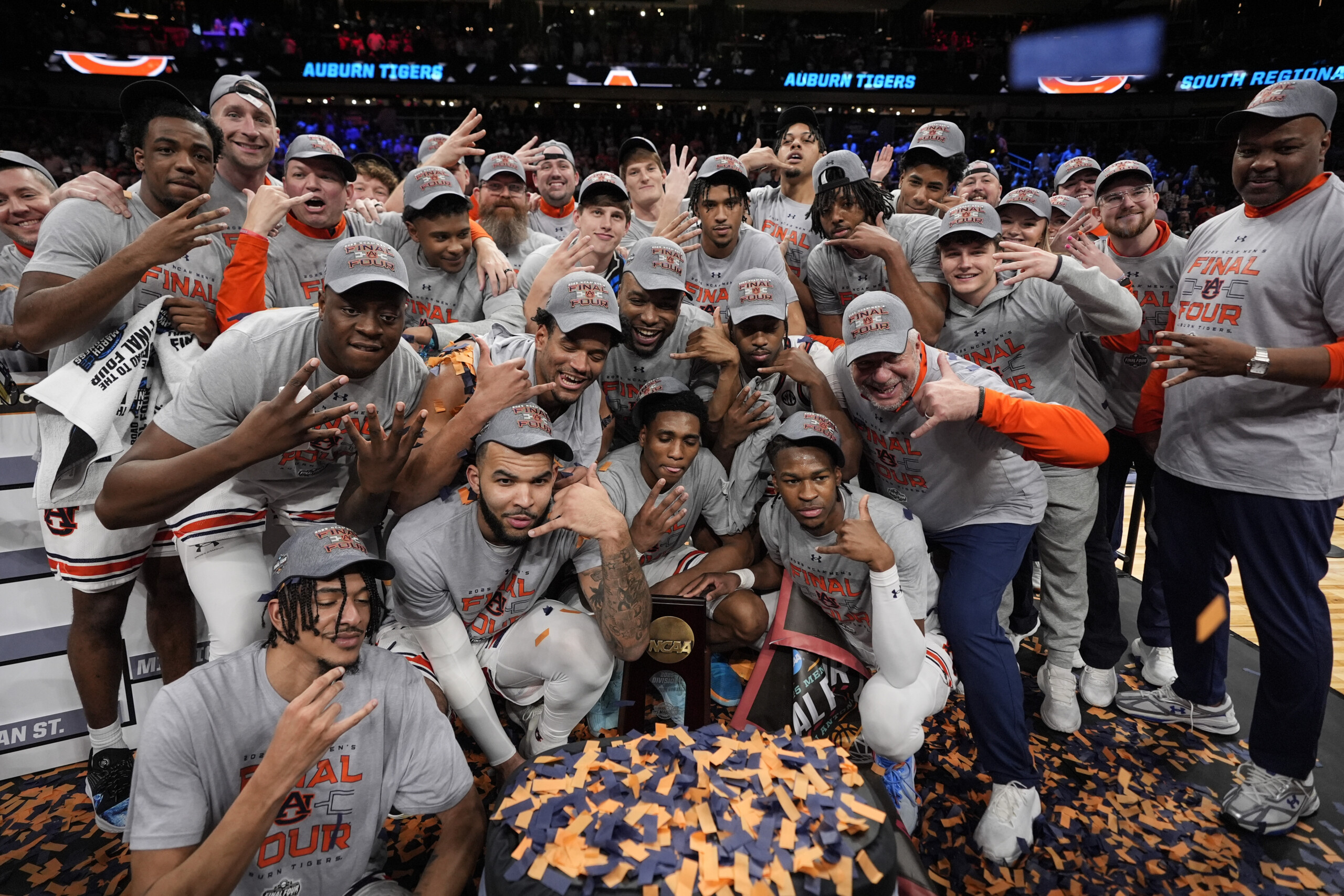 Toyo University Basketball ウォームアップウェア Broome, Auburn reach Final Four, beating Michigan State 70-64 - WAKA 8