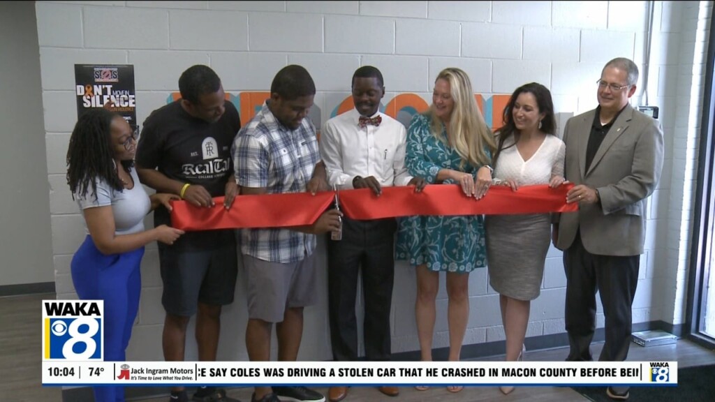 Leadership Montgomery Class 41 Donates 10 Computers To Strong Foundation