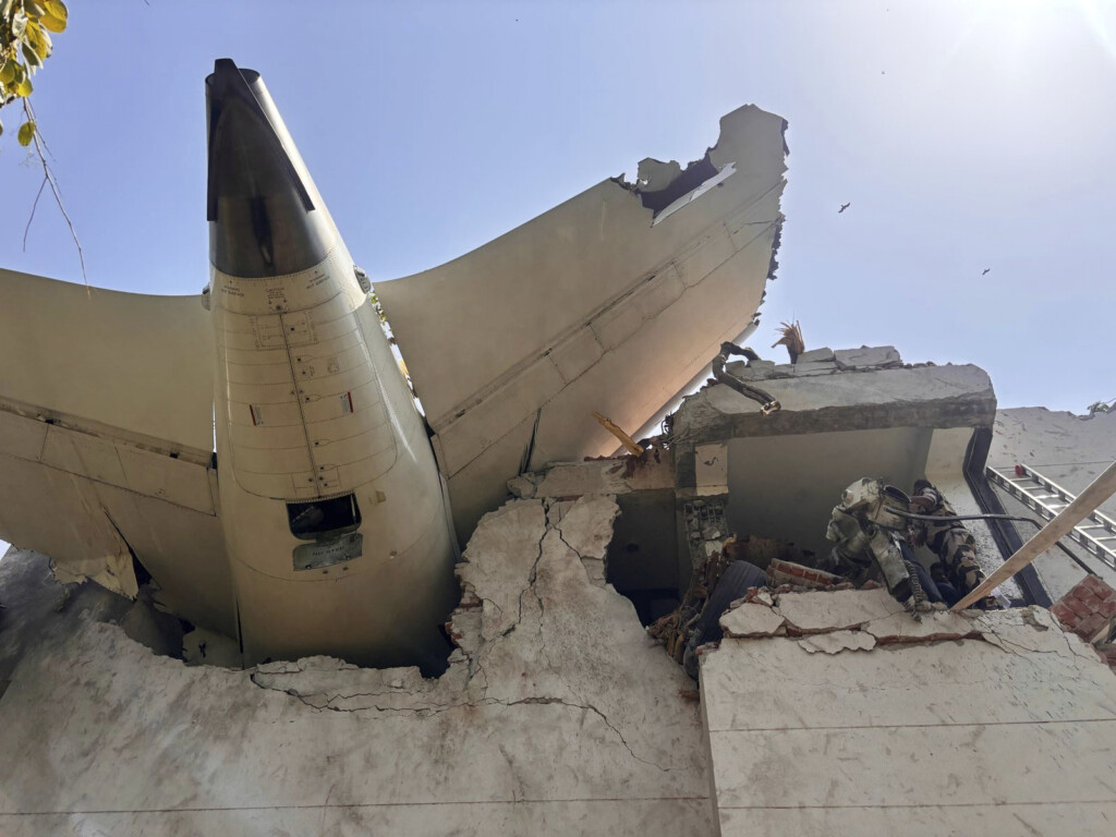 Aptopix India Plane Crash