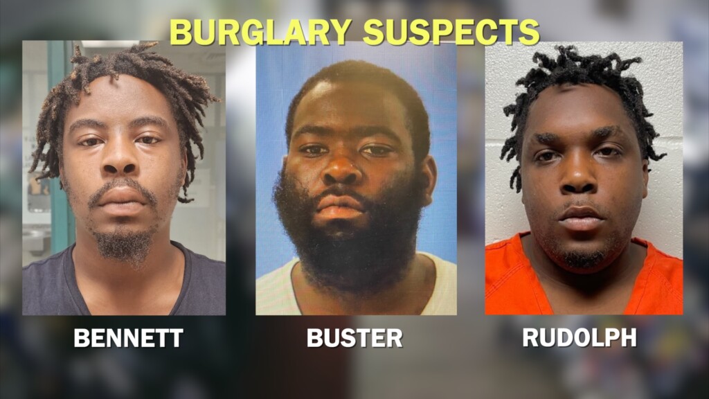 Authorities in Dallas Co. search for dangerous burglary suspects - WAKA 8