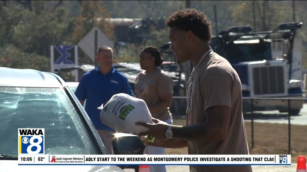 Brothers Who Are Auburn Football Players Give Out Thanksgiving Turkeys In Highland Home