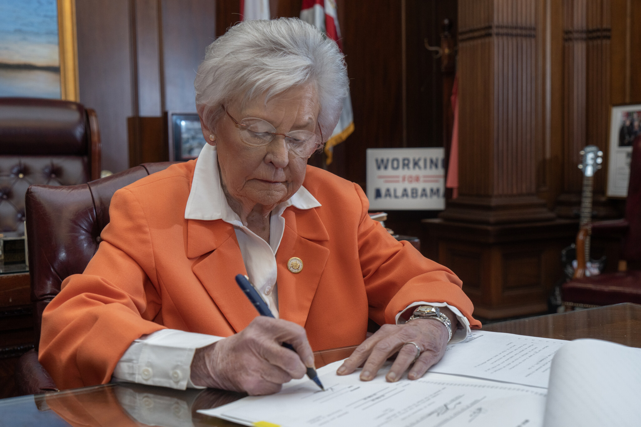Gov. Kay Ivey signs Child Predator Death Penalty Act into law - WAKA 8