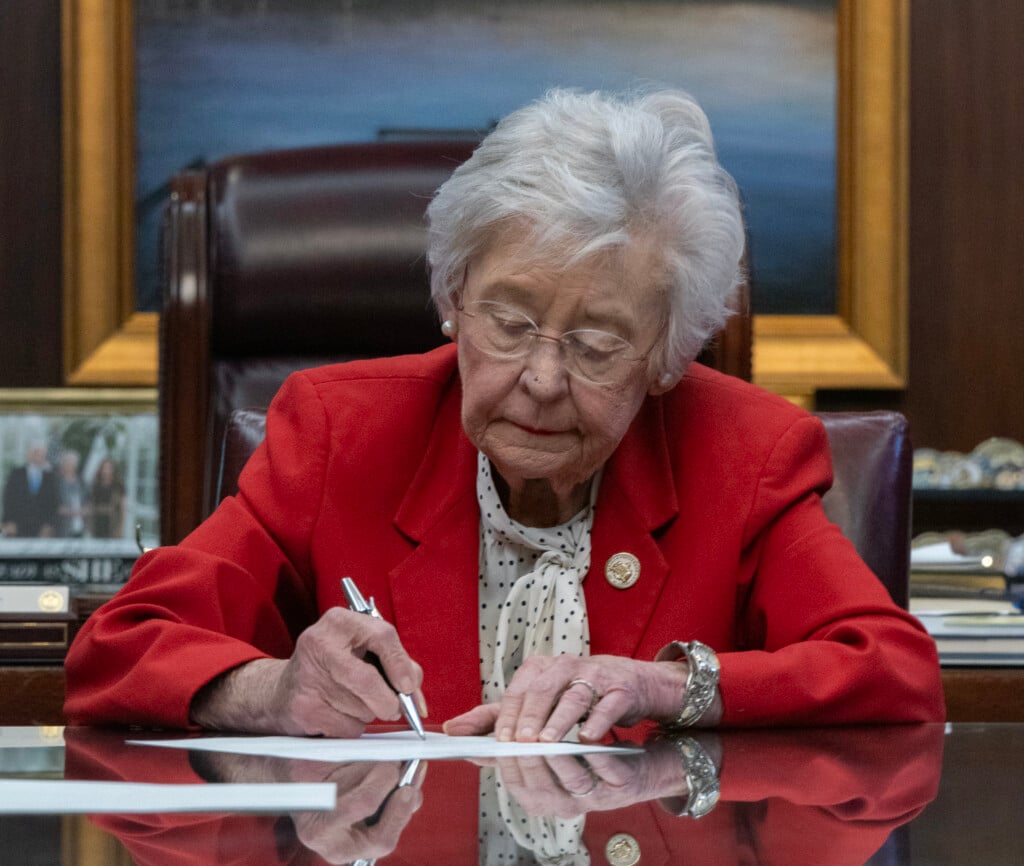 Eo 745 Signing