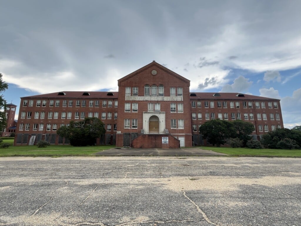 01 Front View