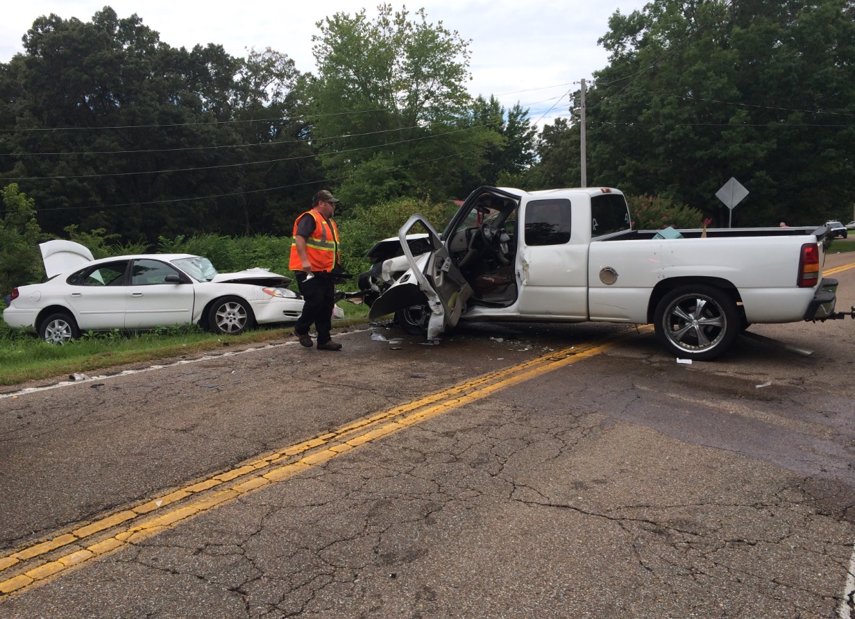 THP: 2 drivers airlifted after Lexington crash - WBBJ TV