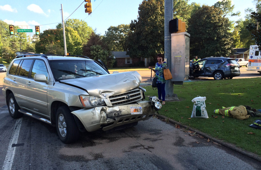 Crews respond to North Parkway wreck WBBJ TV