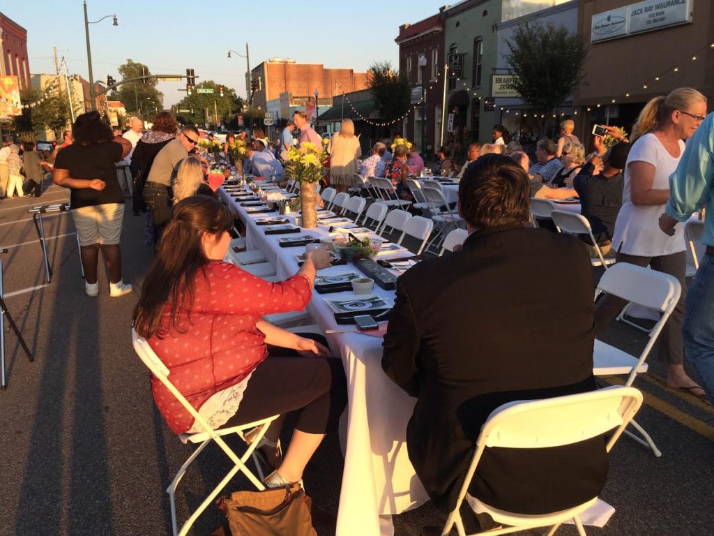 Humboldt celebrates 150 years with dinner on Main Street WBBJ TV