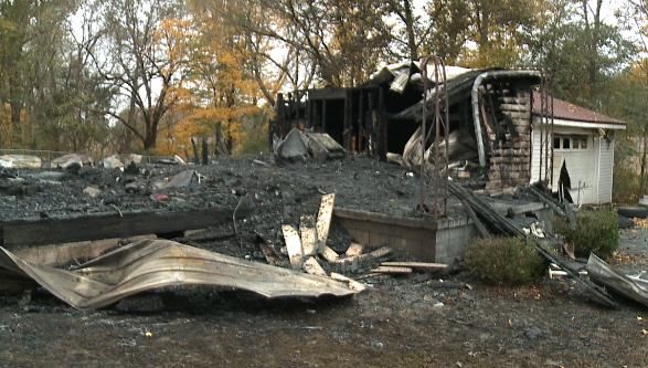 Family Of 5 Displaced After Fire Destroys Home - WBBJ TV