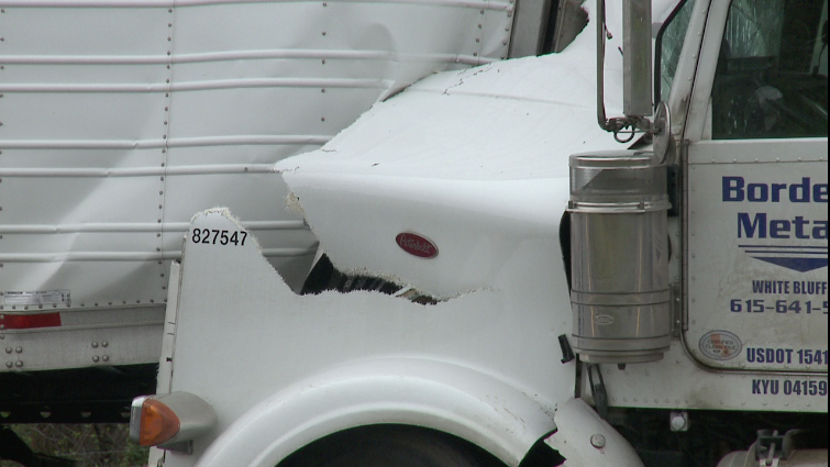 Crash Involving 2 Tractor Trailers Closes I 40 Lane Wbbj Tv