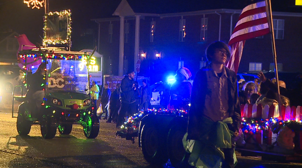 Lexington welcomes in holidays with annual Christmas Parade - WBBJ TV