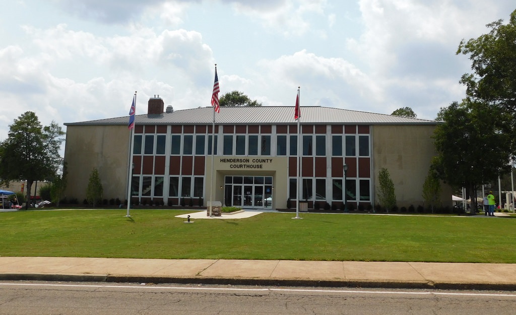Henderson County Mayor exposed to COVID 19 courthouse closes WBBJ TV