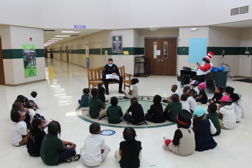 Jpd Officer Visits Technology Magnet Elementary 2