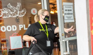 Waitr Delivery With Mask