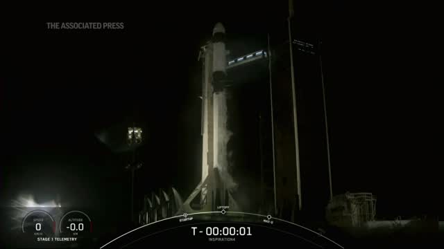 Spacex Launches 4 Amateurs On Private Earth Circling Trip