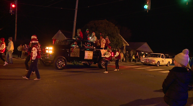 Enumclaw Christmas Parade 2022 Lexington Christmas Parade Spreads Holiday Cheer - Wbbj Tv