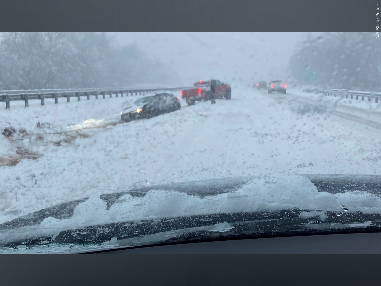 Hundreds Of Drivers Spend Night On I 95 As Snow Ice Block Roads Wbbj Tv