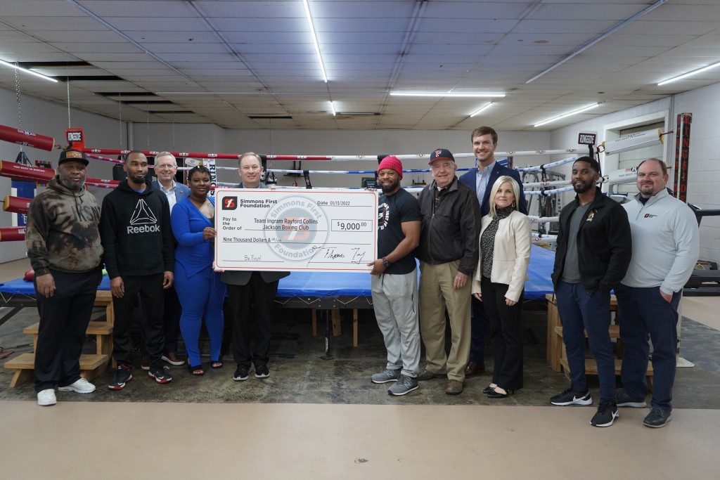 Simmons Donates To Boxing Club 011922 1