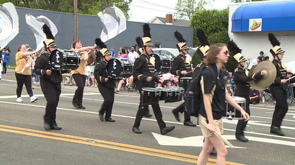 69th World's Biggest Fish Fry Parade moves through Paris (4) WBBJ TV