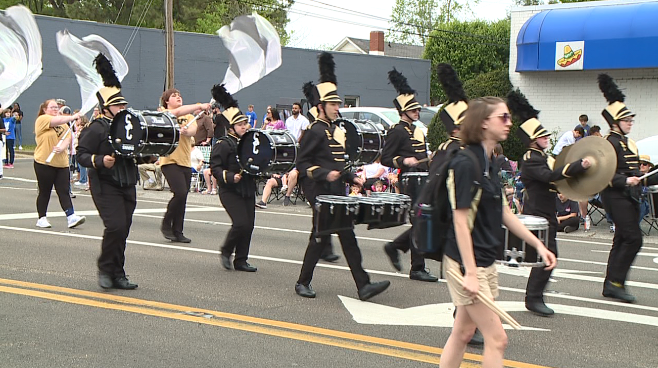 69th World's Biggest Fish Fry Parade moves through Paris (4) - WBBJ TV