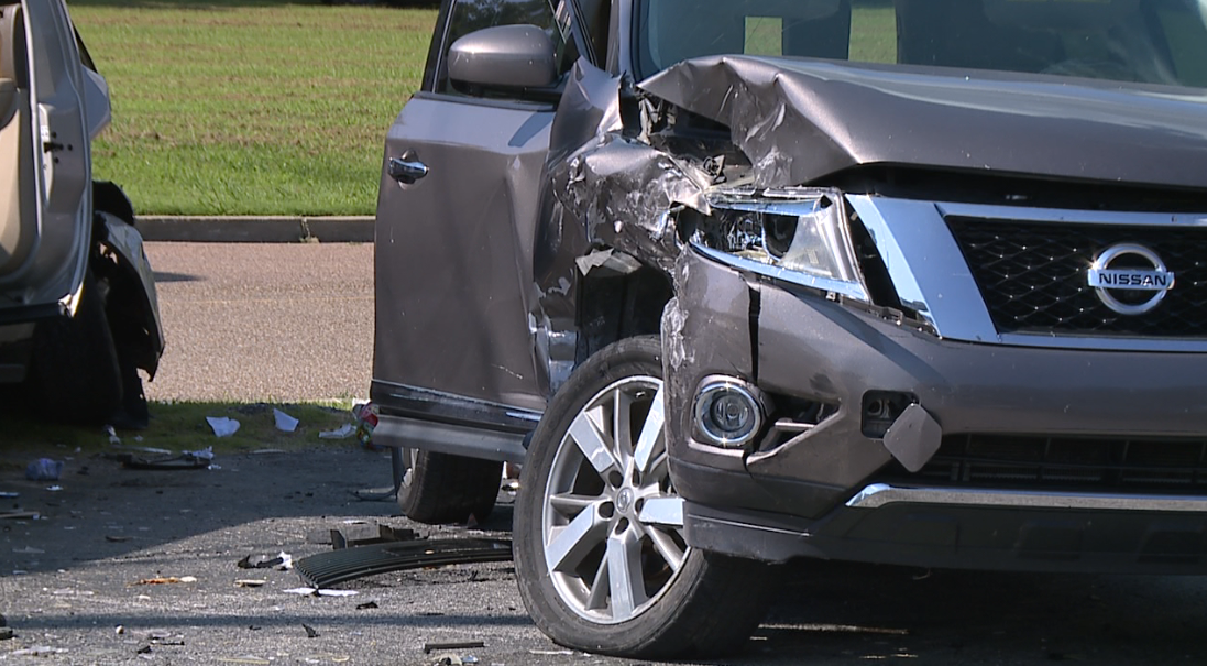Jackson Police investigating Friday pursuit that ended in wreck WBBJ TV