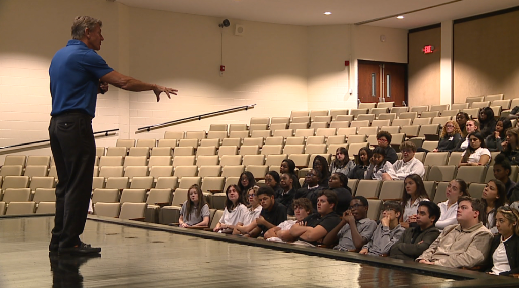 Ut President Travels To Spread The Word About Ut Promise 1