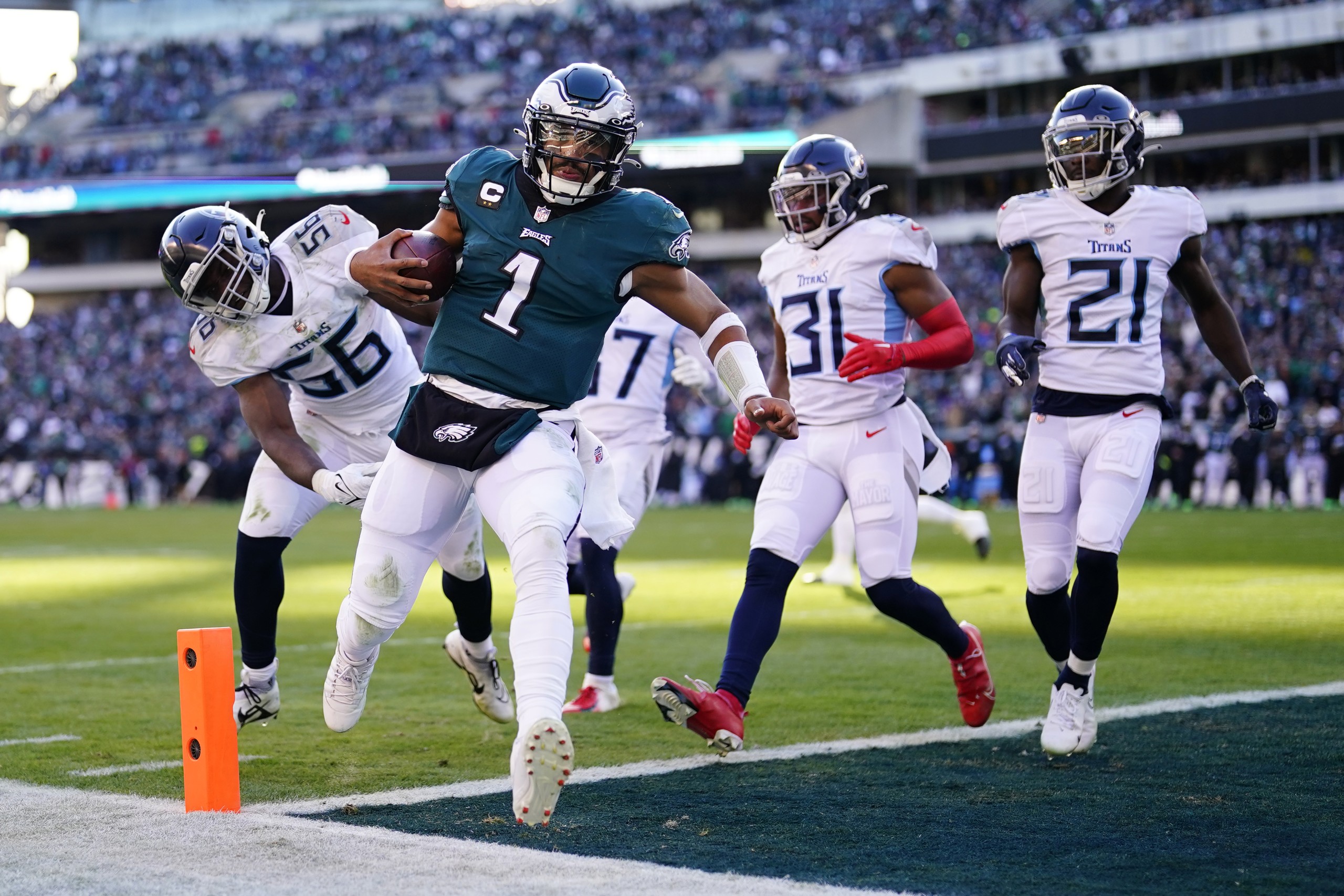 Hurts has 3 TD passes plus TD run, Eagles beat Titans 35-10 - WBBJ TV