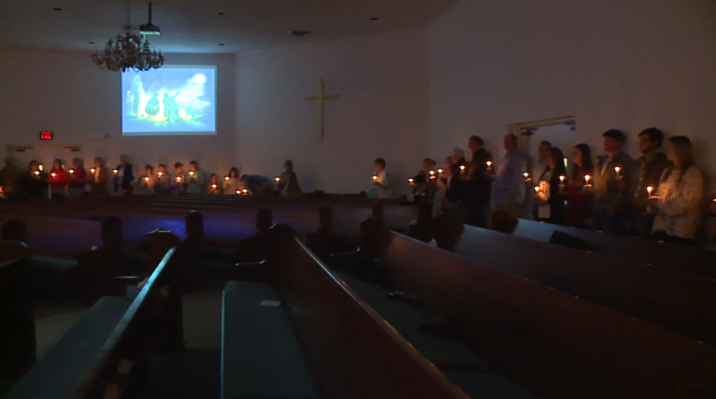 Church Holds Candlelight Service Lords Supper 1