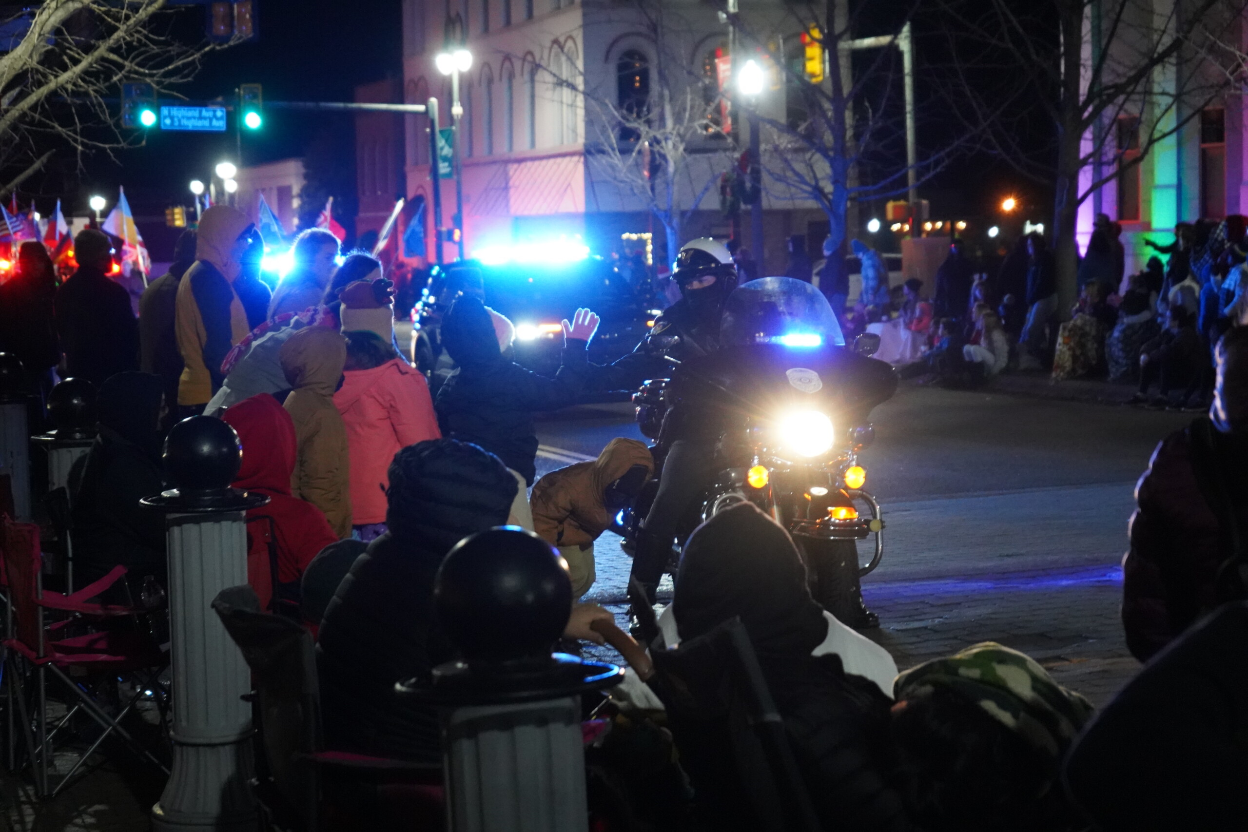 2022 Jackson Christmas Parade WBBJ TV