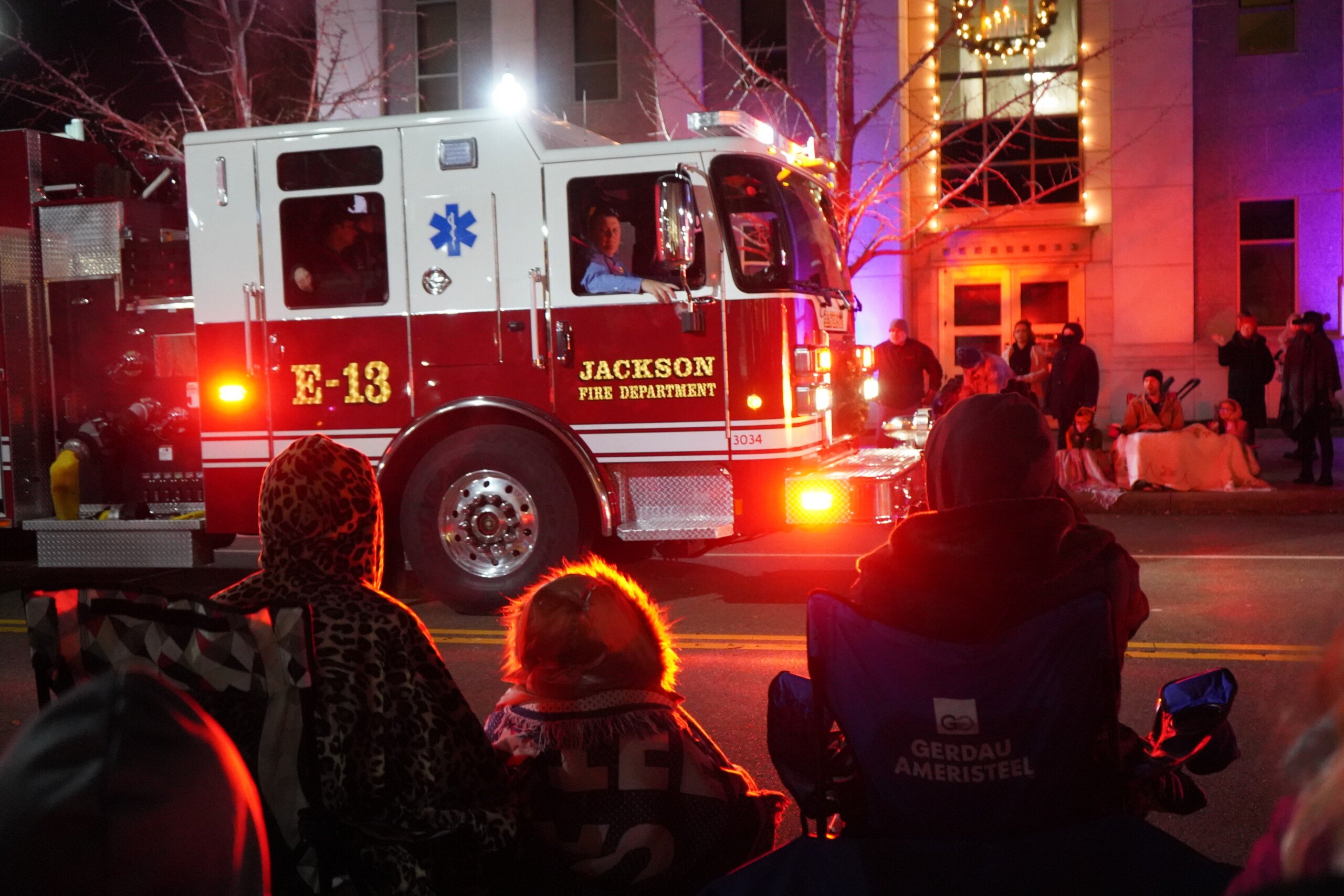 2022 Jackson Christmas Parade WBBJ TV