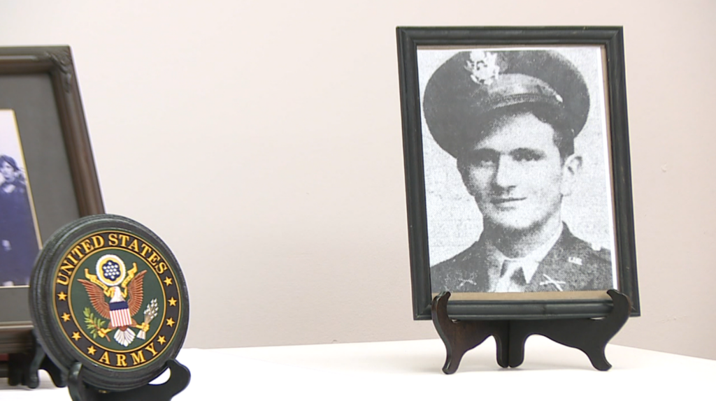 Award Presented To Relative Of Wwii Veteran 1