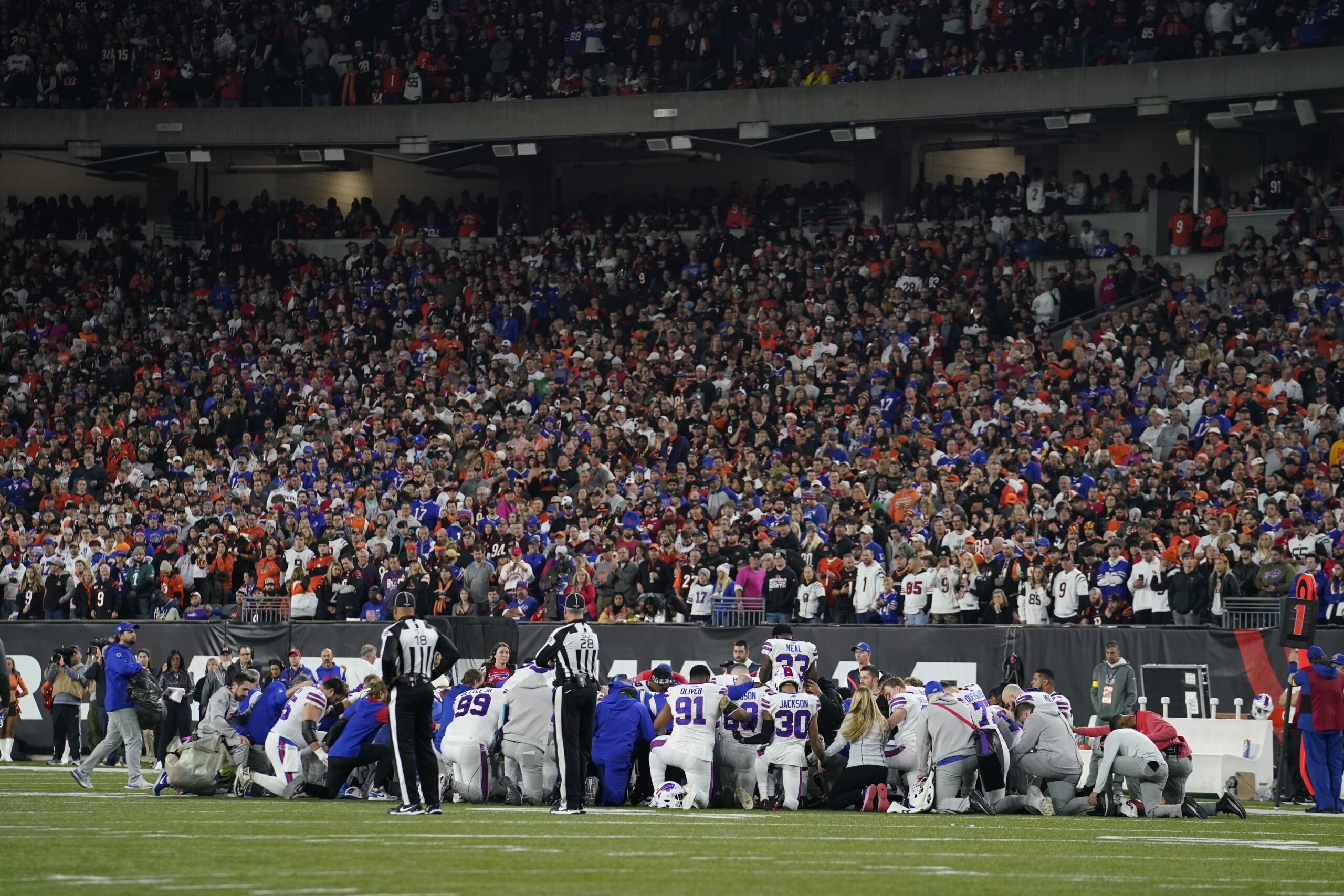 Bills' Hamlin collapses on field, gets CPR; game suspended WBBJ TV