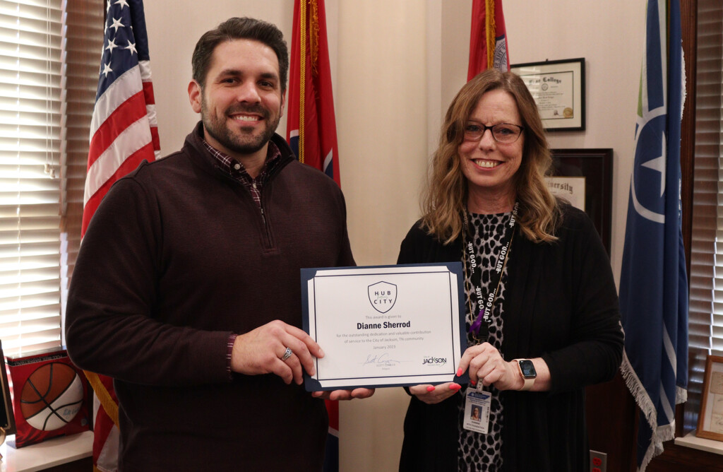 2023 01 Hub City Hero Dianne Sherrod With Mayor Conger