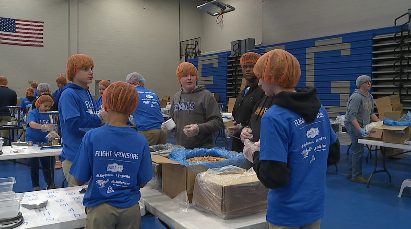 Students Pack Meals 2