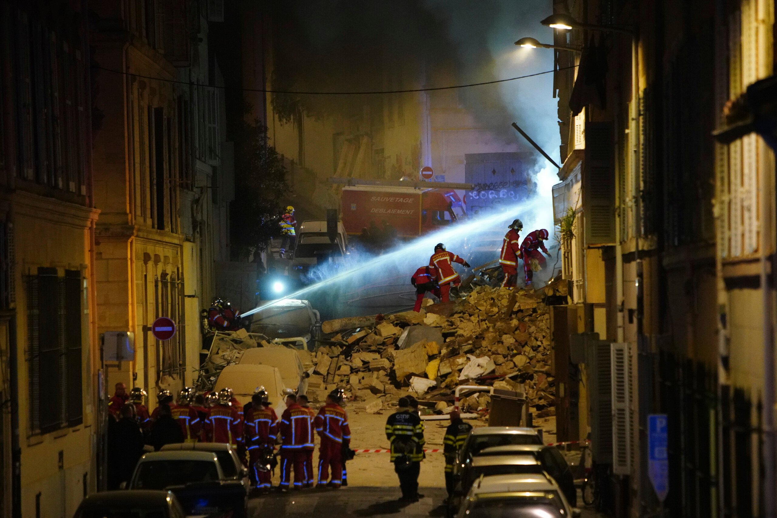 France : un immeuble de Marseille s’effondre, les pompiers secourus