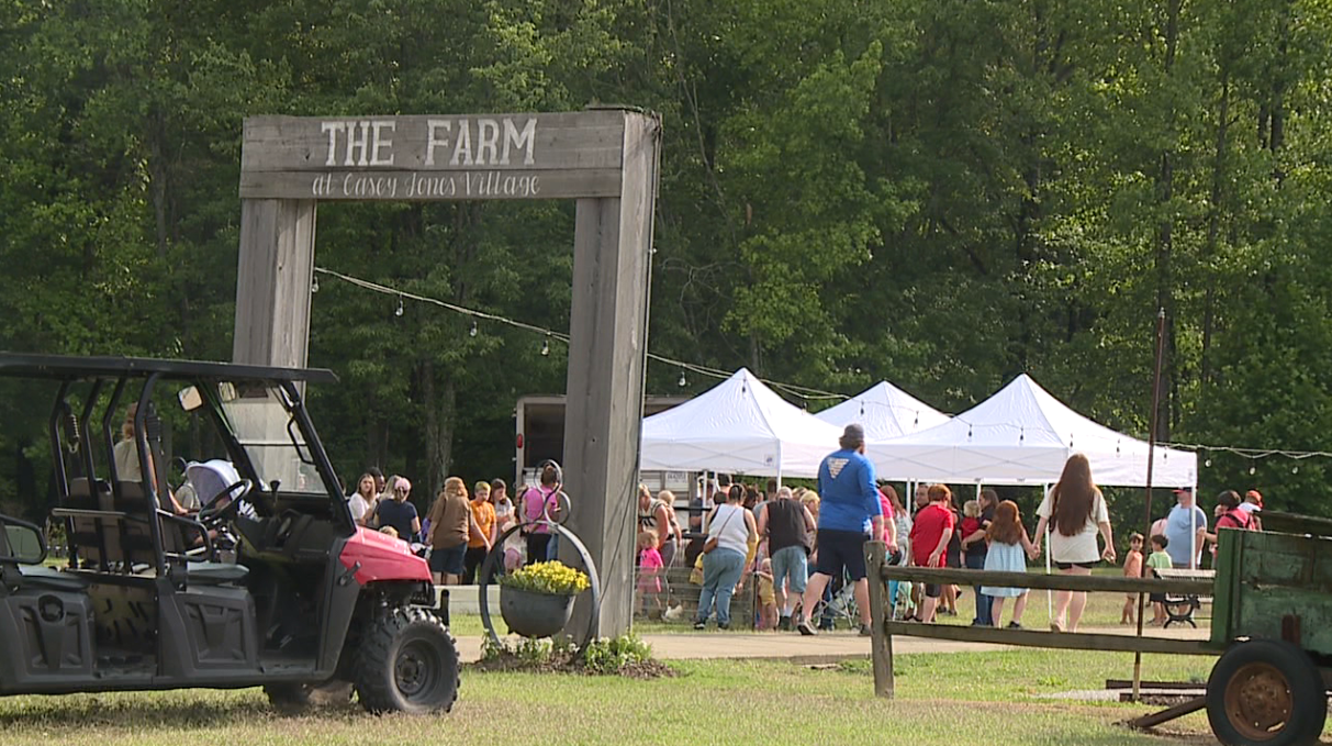 Brooks Shaw's Old Country Store holds Petting Zoo on the Farm WBBJ TV