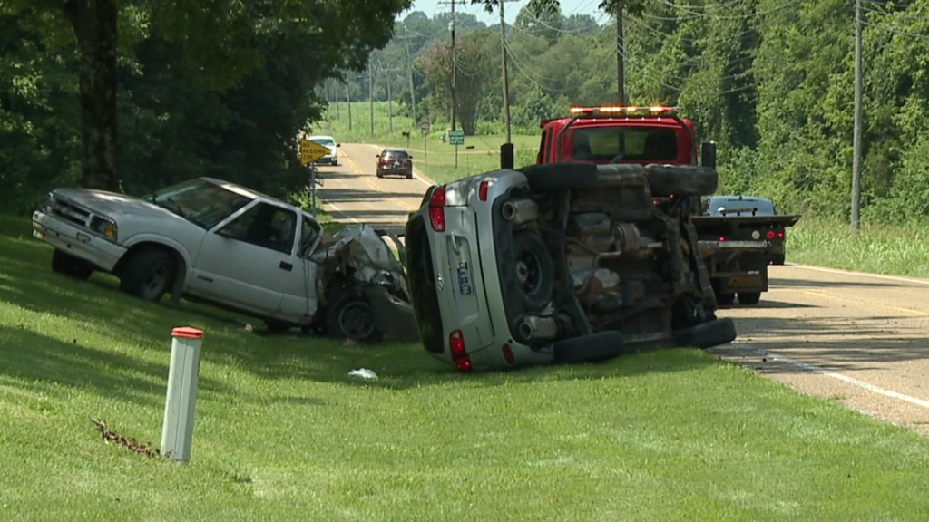 Two Vehicle Wreck Halts Traffic On Highway 412 Wbbj Tv