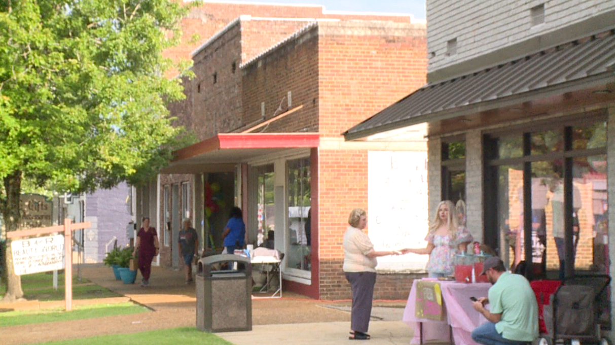 Backtoschool shopping event held in Selmer WBBJ TV