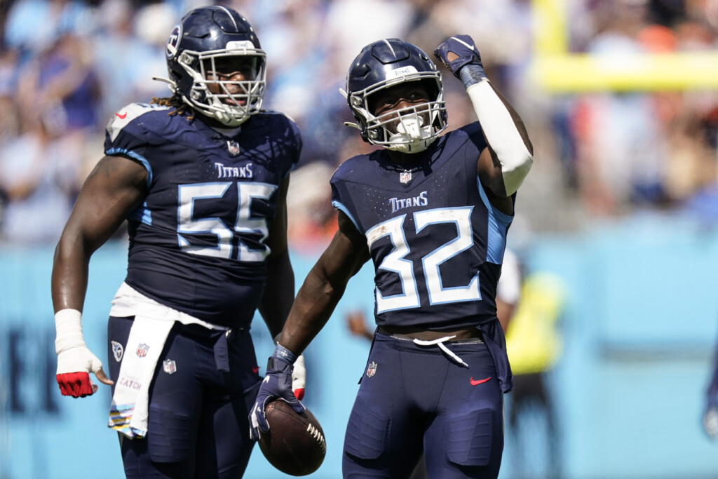 Henry runs for TD, throws for score as Titans rout Burrow, Bengals 27-3 -  WBBJ TV