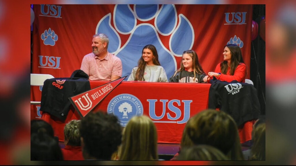 Josie Porter Signs Union University Golf 110823