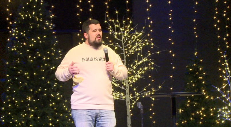 Northside Assembly And Skyline Church Of Christ Host Candlelight Service 3