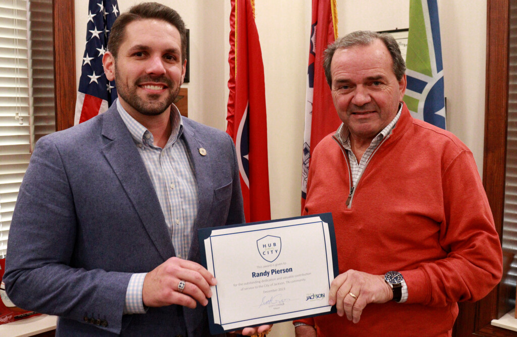 2023 12 Hub City Hero Randy Pierson With Mayor Conger