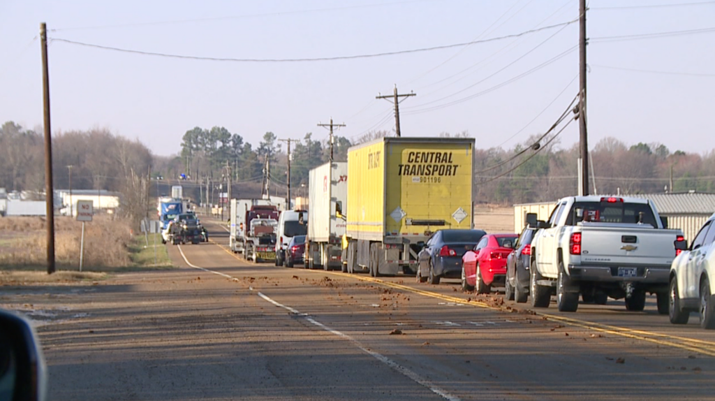 Morning Wreck Halts Traffic On Highway 70 Wbbj Tv