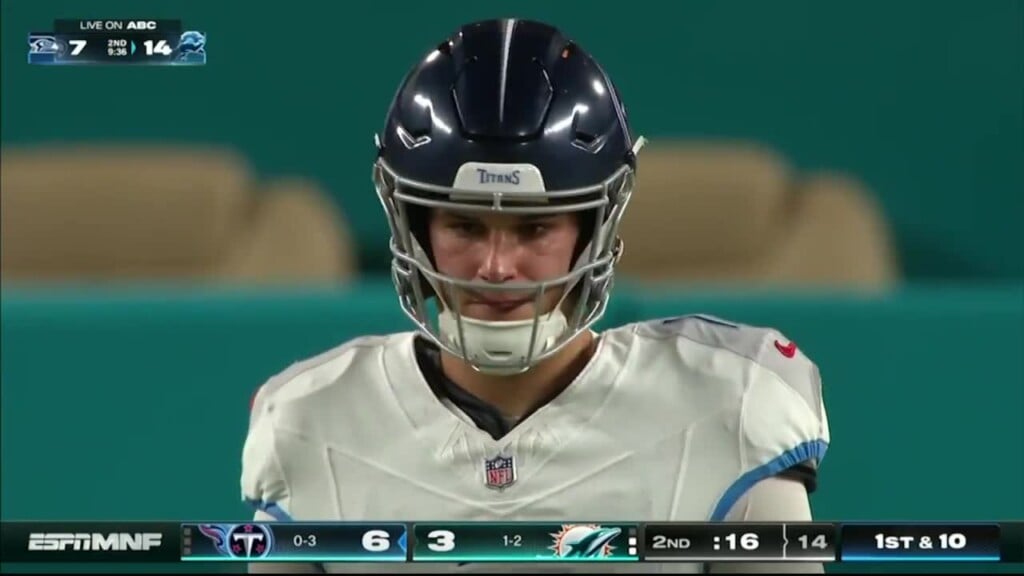 Titans Get First Win Of The Season Against Dolphins