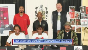Joya Crawford Signs Lady Bearcats